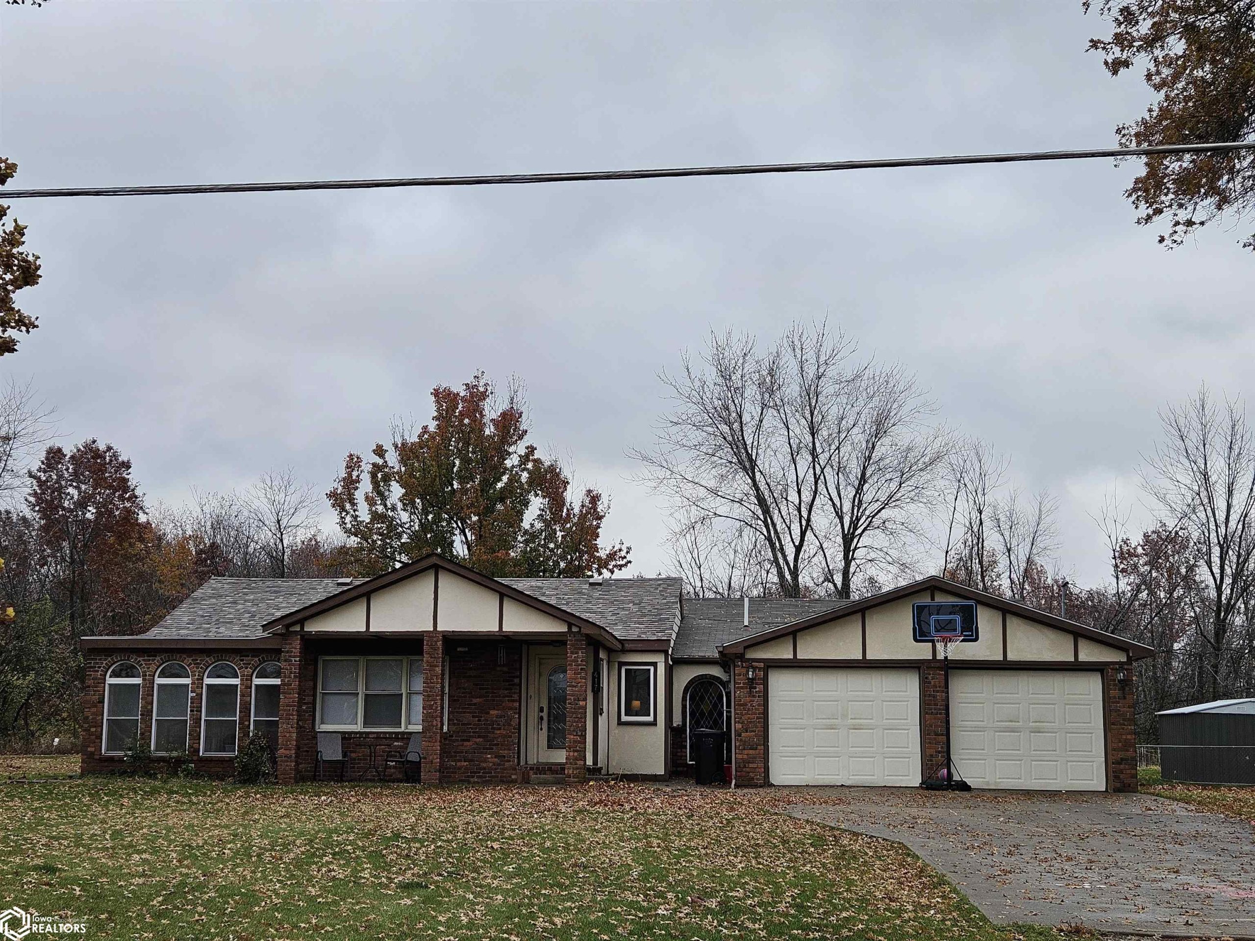 Listing 417 E Rochester Road Ottumwa IA 52501